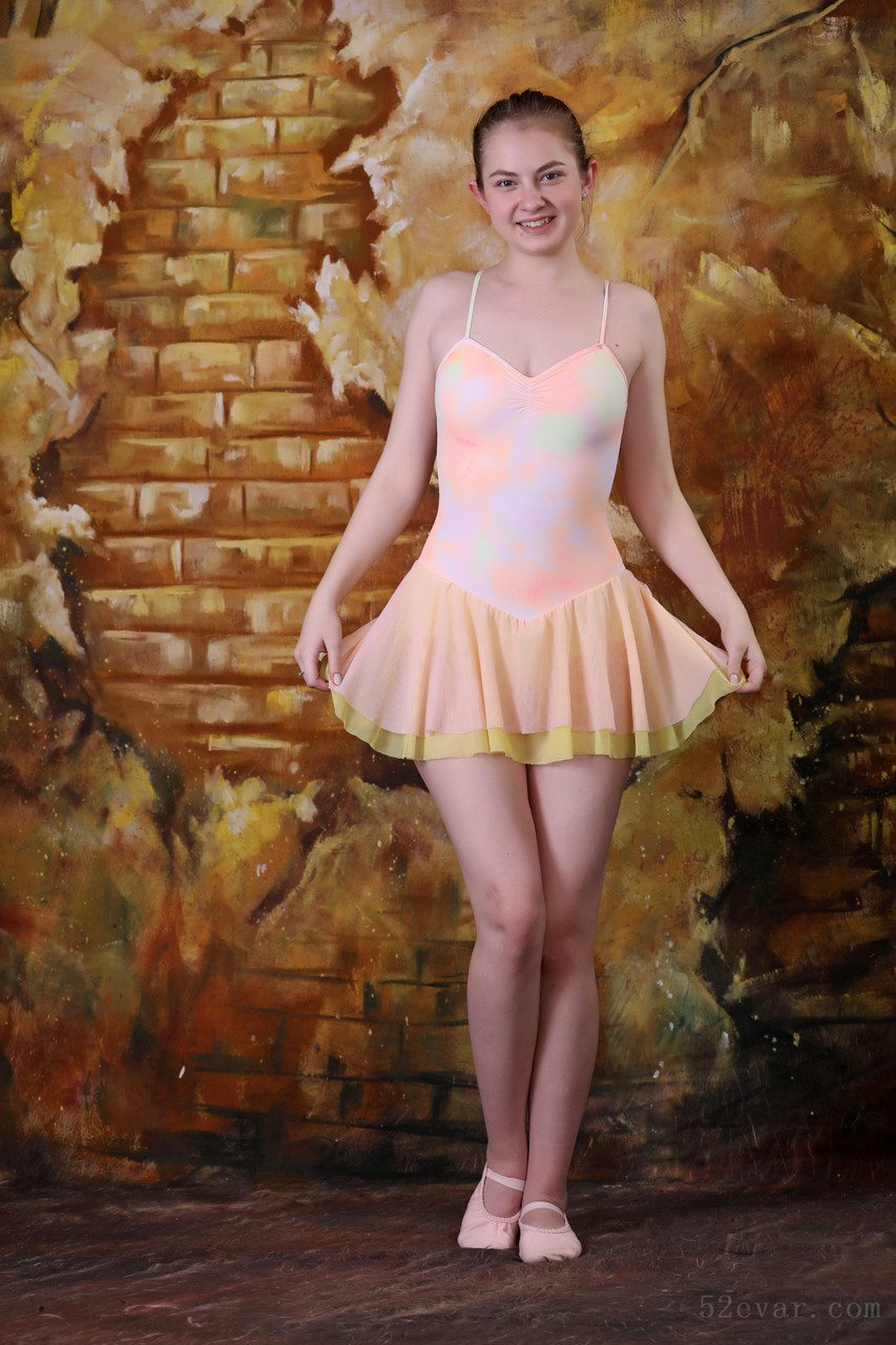 Bella彩色连衣裙写真