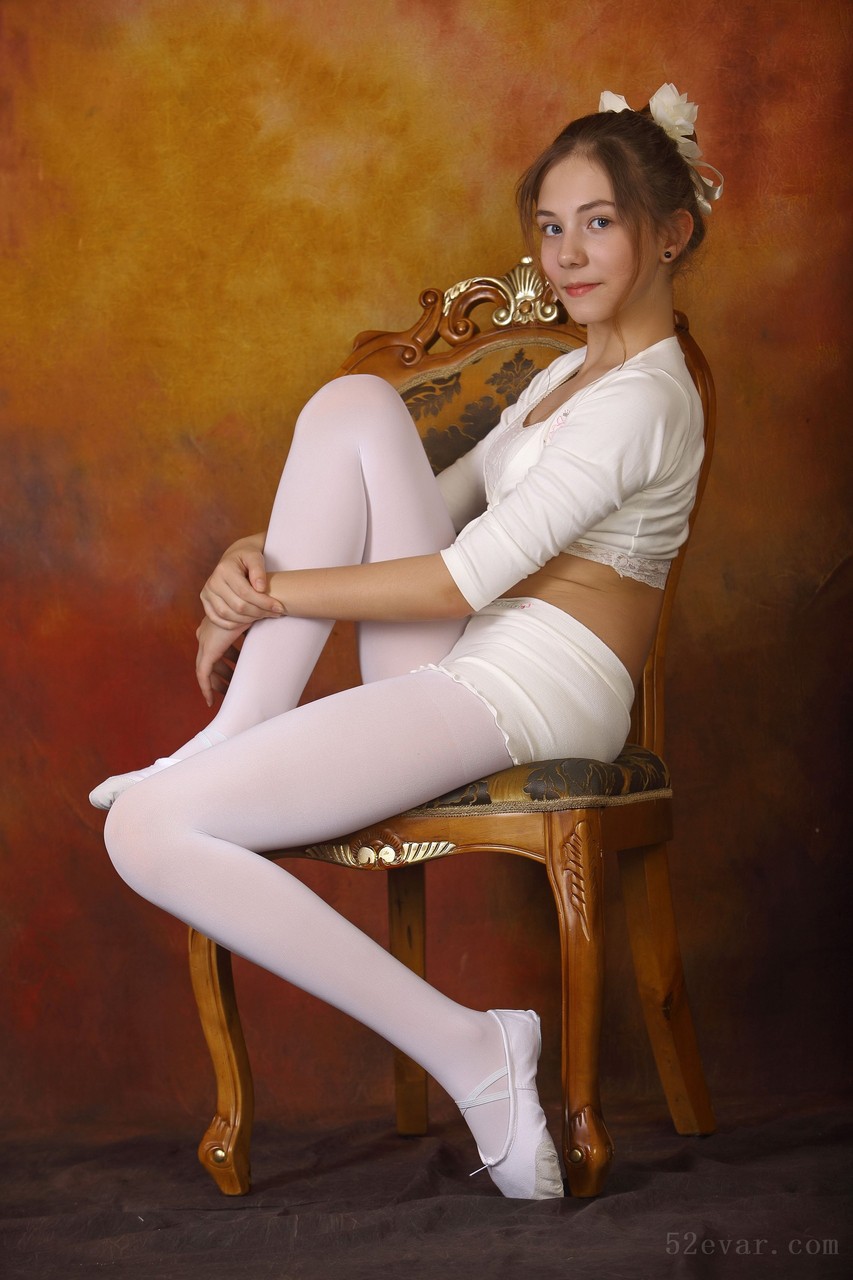 Alissa清纯白丝袜写真