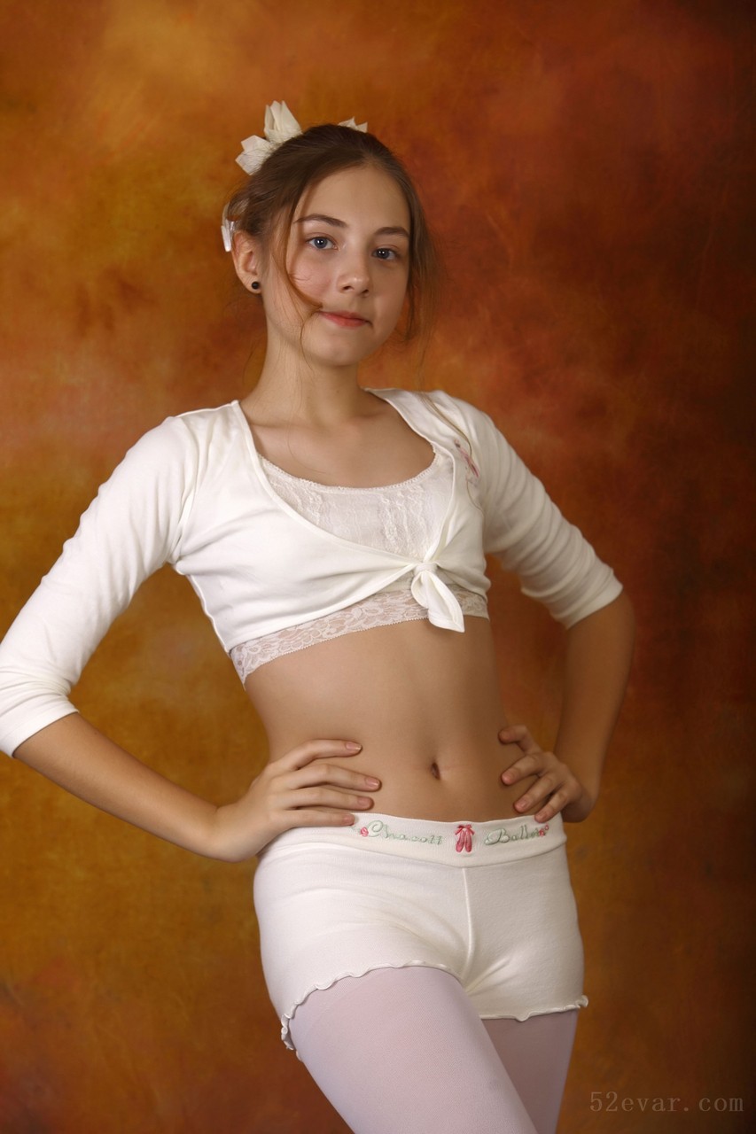 Alissa清纯白丝袜写真