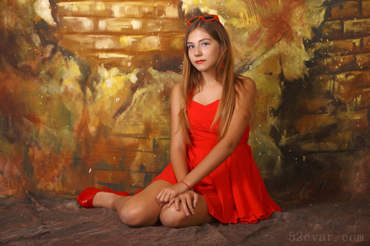 Alissa红裙沙滩风写真