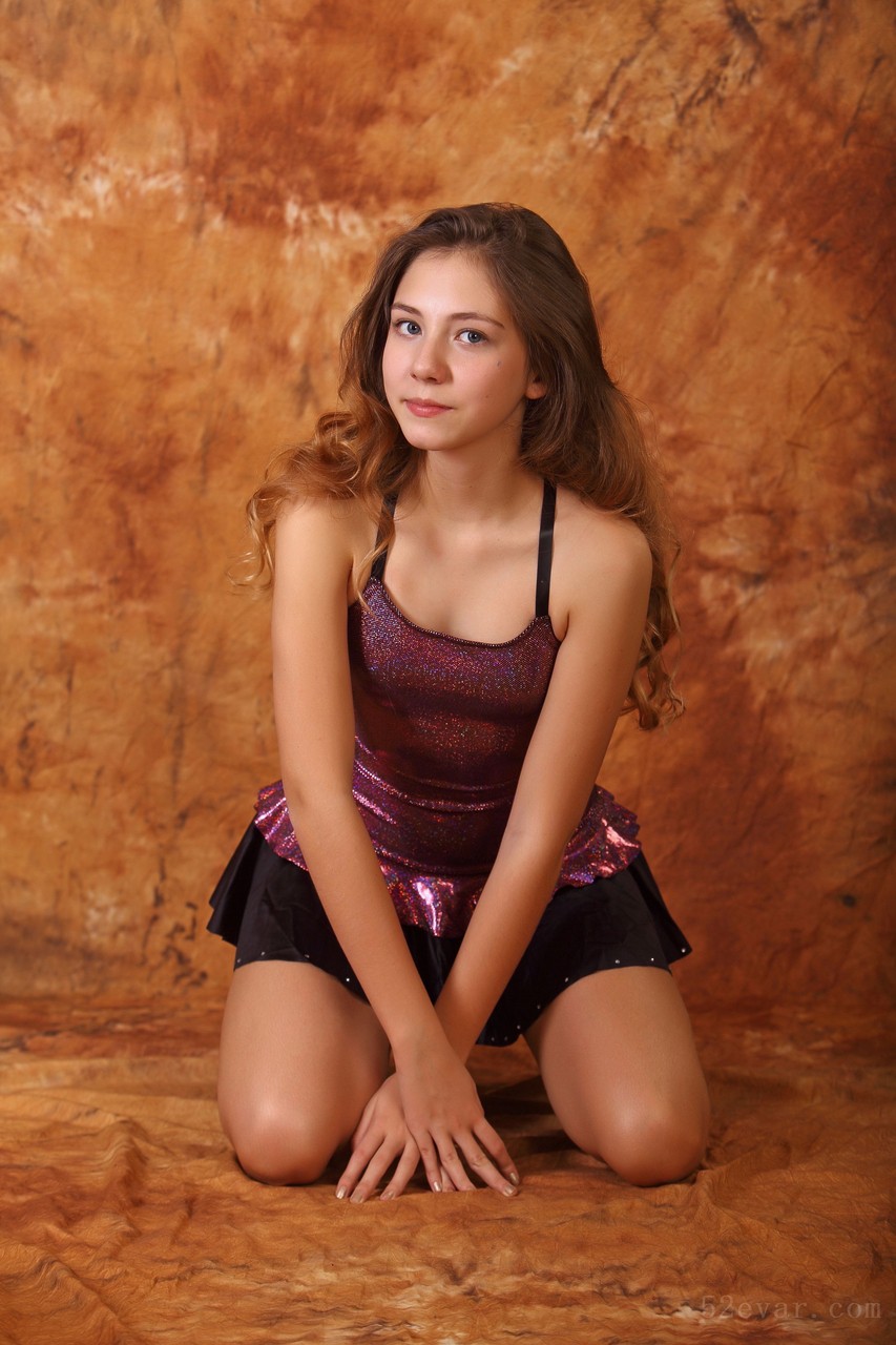 Alissa妩媚紫色装写真