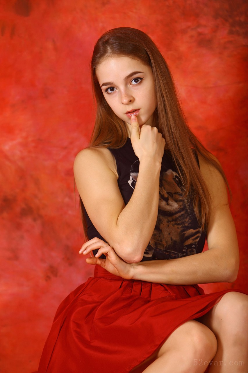 [230P] Eva酒红色JK裙写真