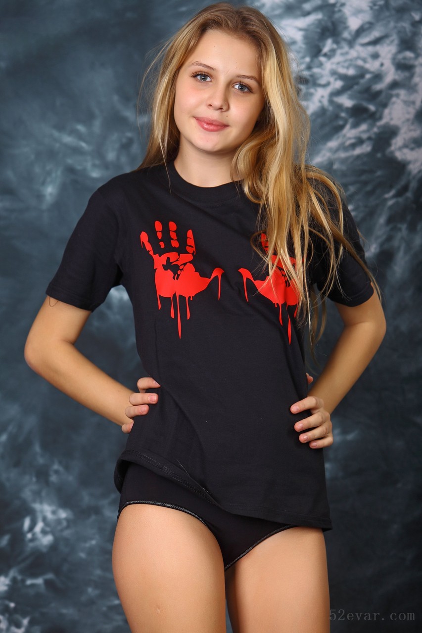 Mika黑色上衣写真