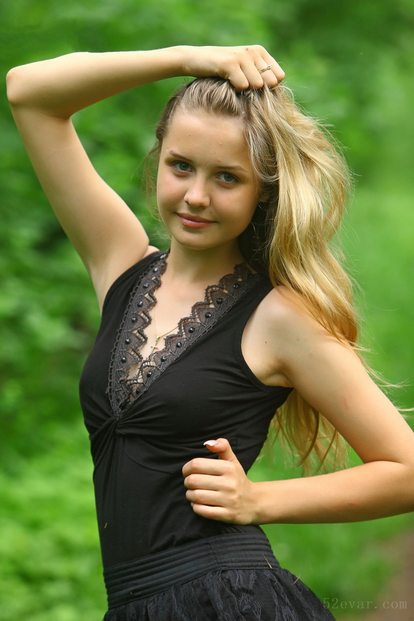 Mika连体短裙写真