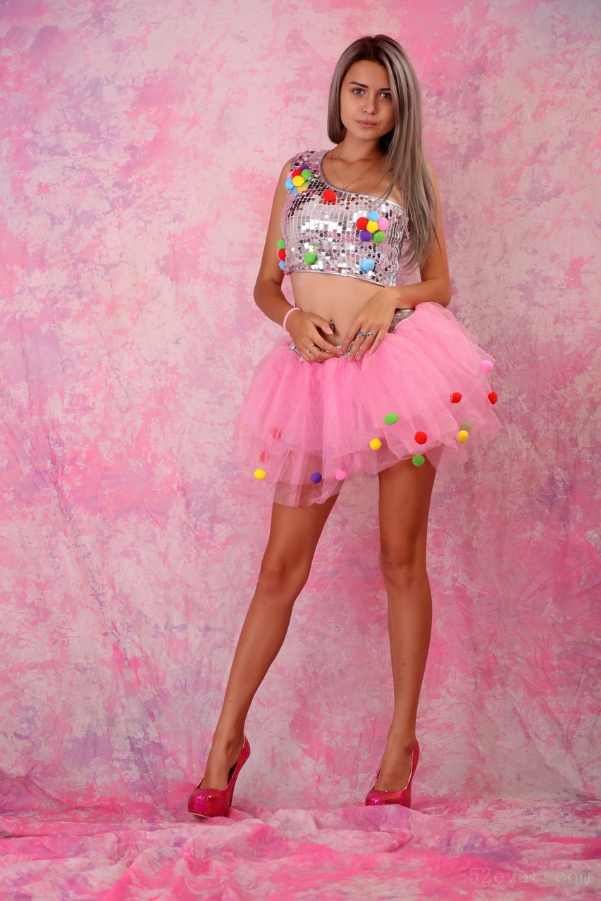 Mika粉色公主裙写真