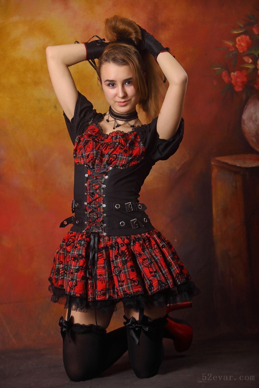 Yuliya黑色裙子写真